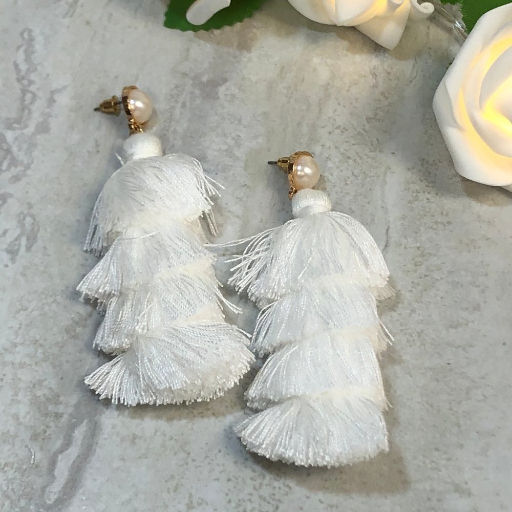5/$20 White‎ Tassel Layered Earring